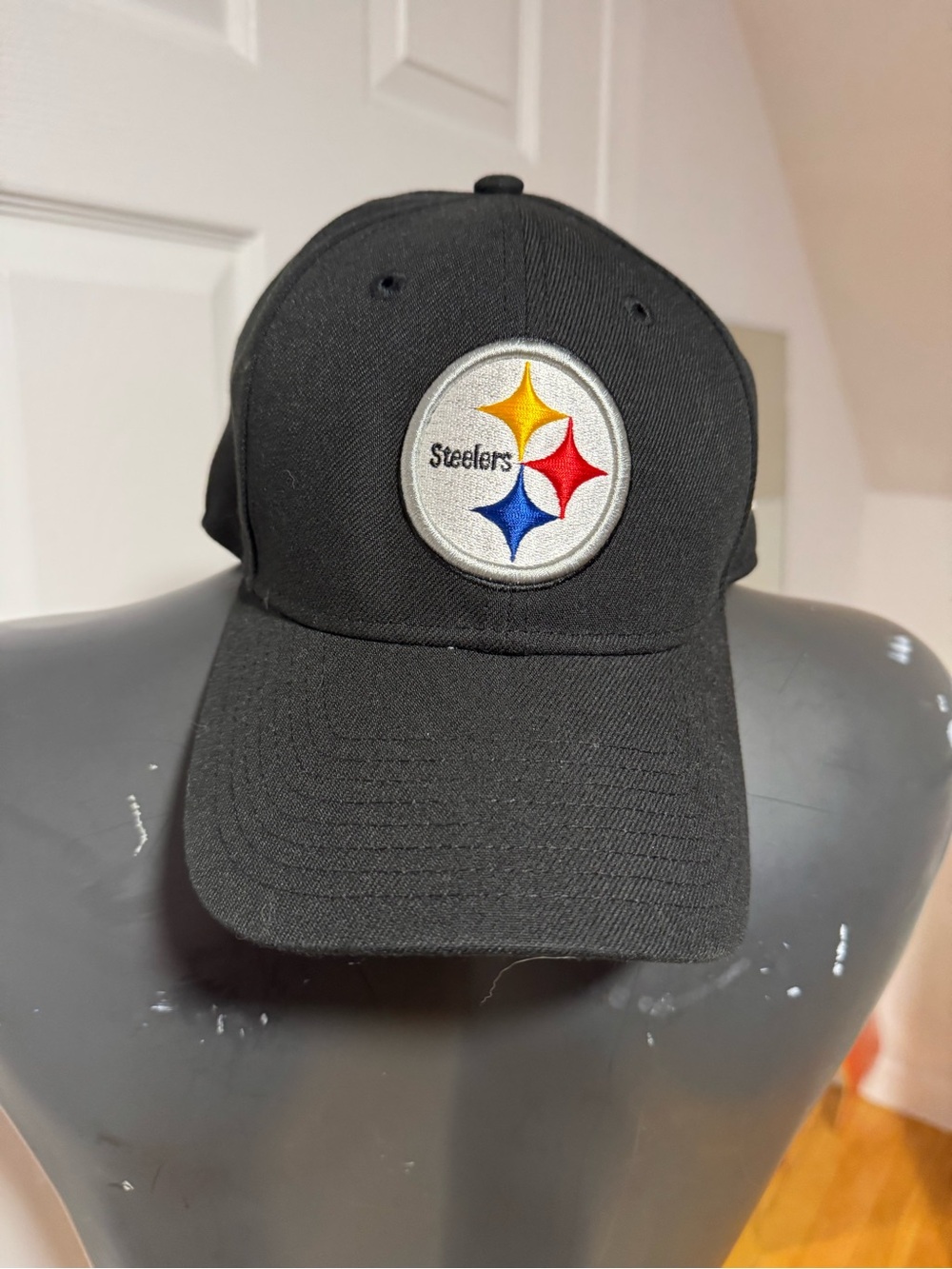 Pittsburgh Steelers Black Logo Cap